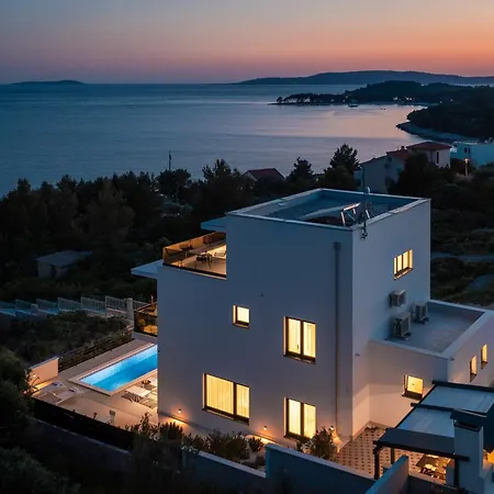 Seaside Luxury With A Swimming Pool Rastici, Ciovo - 22934 تروغير