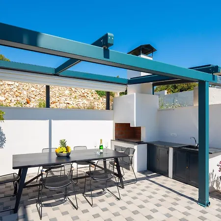 Seaside Luxury With A Swimming Pool Rastici, Ciovo - 22934 * Τρογκίρ