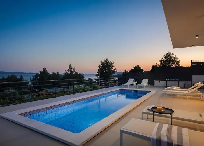 Seaside Luxury With A Swimming Pool Rastici, Ciovo - 22934 * 特罗吉尔