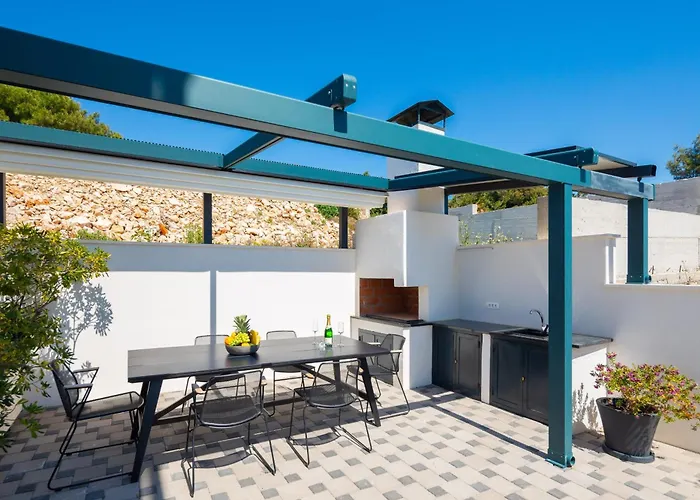 Seaside Luxury With A Swimming Pool Rastici, Ciovo - 22934 * Τρογκίρ